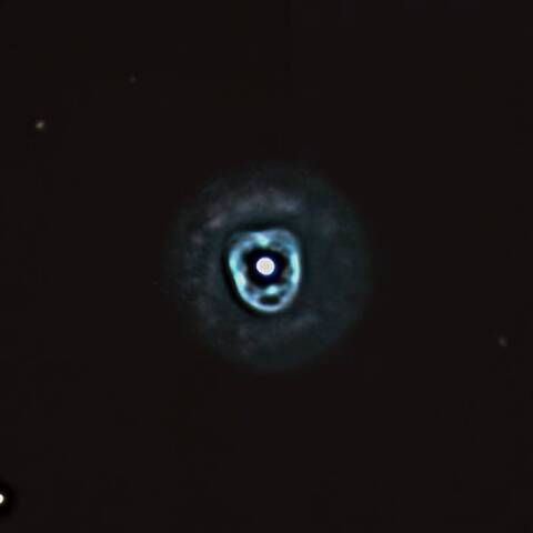 翁のお面ぽく　エスキモー星雲