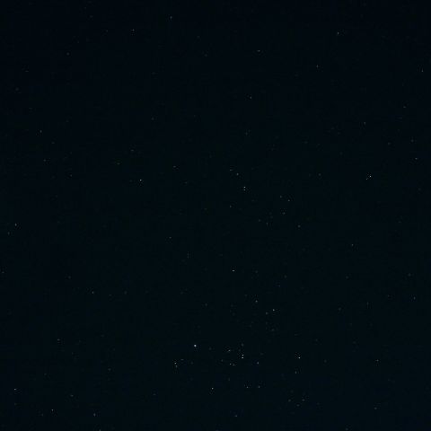 皆既中の月、ヒアデス、プレアデス