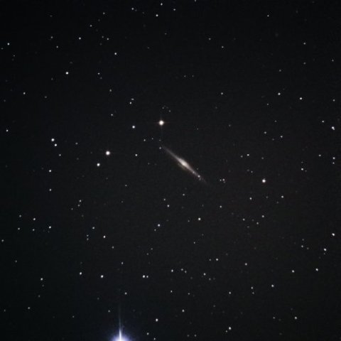 おとめ座のエッジオン銀河 NGC5746