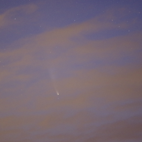 雲の向こうにネオワイズ彗星 7/14