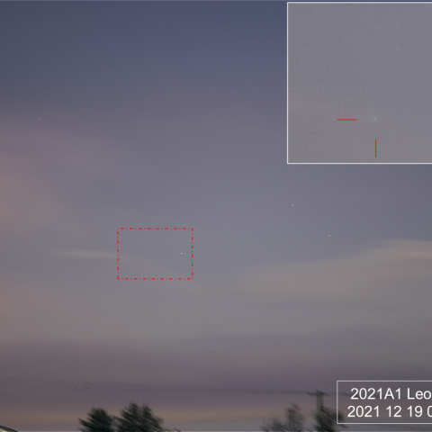 雲の隙間に 2021A1 Leonard 彗星 12/19