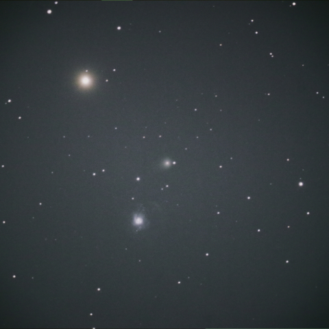 NGC3310 のそばを進む 2020 V2 ZTF 彗星