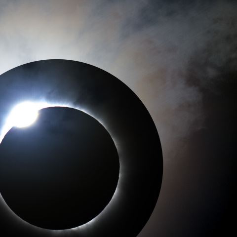 うす雲に映ったシャドウバンド