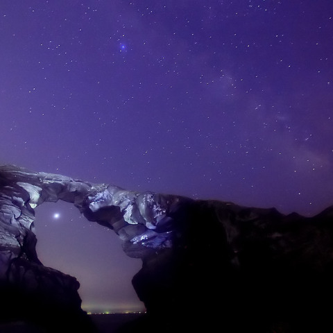 洞門に架かる橋