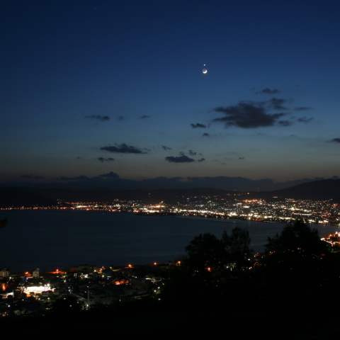月と金星と夜景