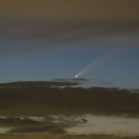 雲の間からネオワイズ彗星（7月14日）