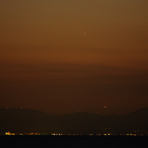 伊勢湾越しのパンスターズ彗星