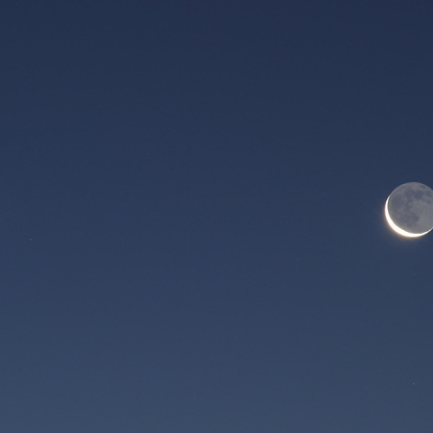 薄明の中の月と金星