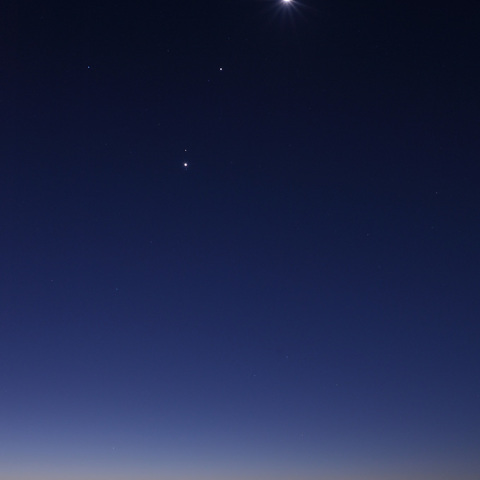 明け方の月と木星と金星と火星