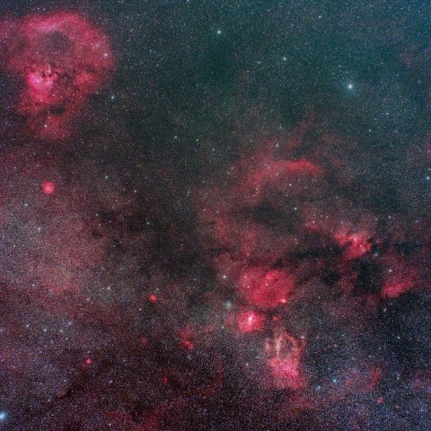 ケフェウス・カシオペア境界付近の散光星雲