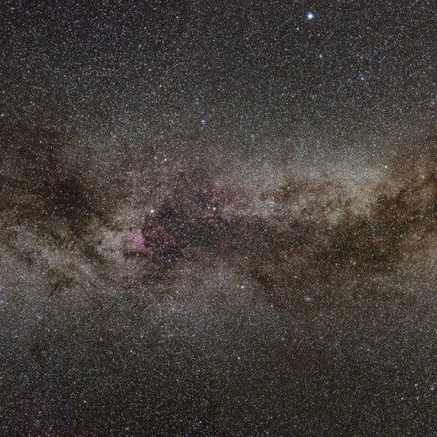 わし座からカシオペア座にかけての天の川