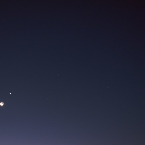 さそり座に集合した月・金星・木星