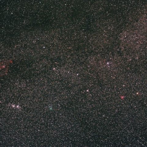 秋の天の川の中のハートレイ彗星
