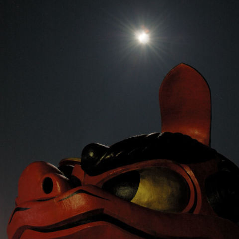 風土記の丘の獅子と月