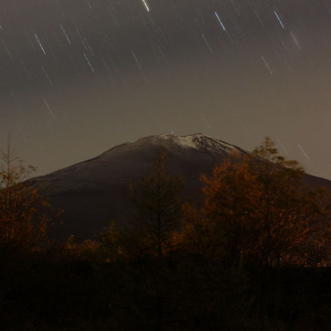 星降る初冬の富士