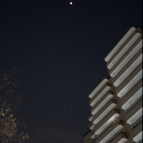 月とオリオン座のコラボレーション