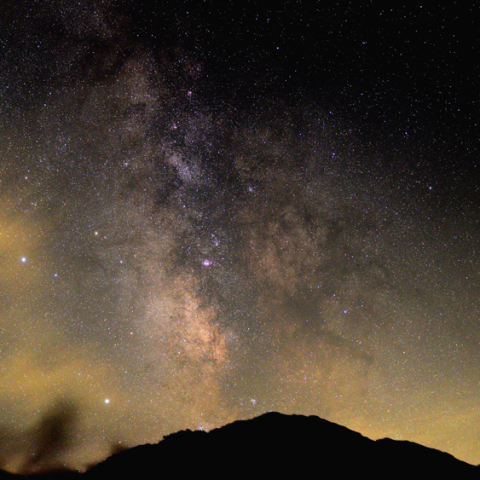 雲の切れ間から出現した南天の天の川