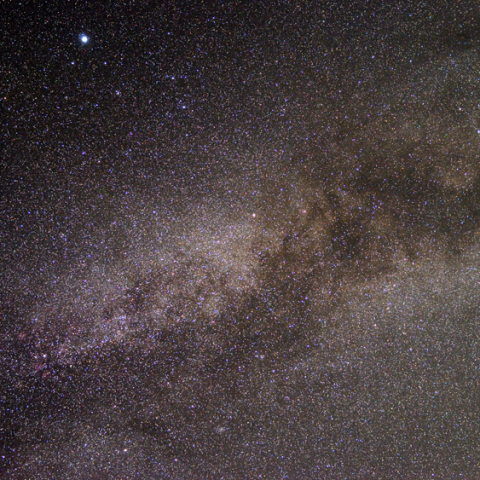 雲の切れ目から出現した夏の大三角