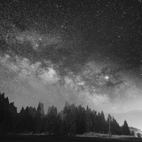 昇り始める夏の天の川