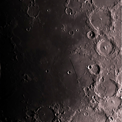 直線壁と中央部クレーター列