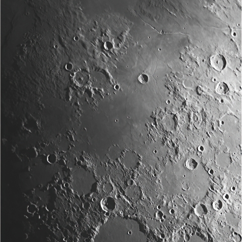 中央の入り江周辺