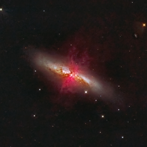M82 スターバースト銀河