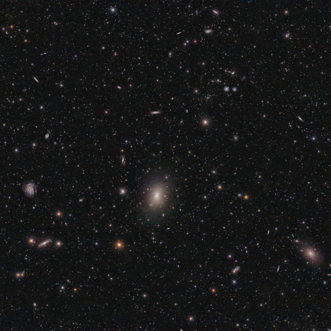 M49と周辺の銀河たち