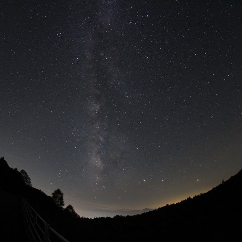 南アルプスに立ち上る天の川