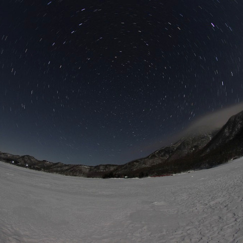 雪原に舞う星々