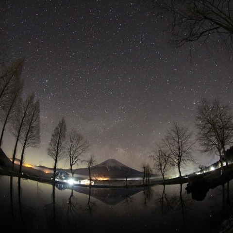 夜の逆さ富士