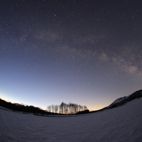 雪原に輝く天の川