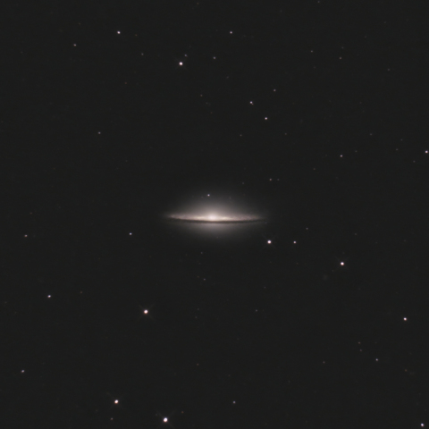 M104  ソンブレロ銀河