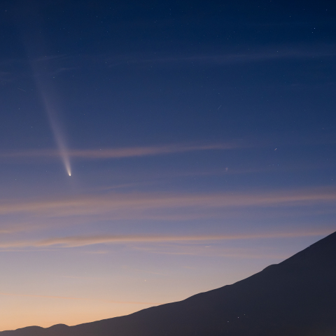 霊峰と紫金山・アトラス彗星
