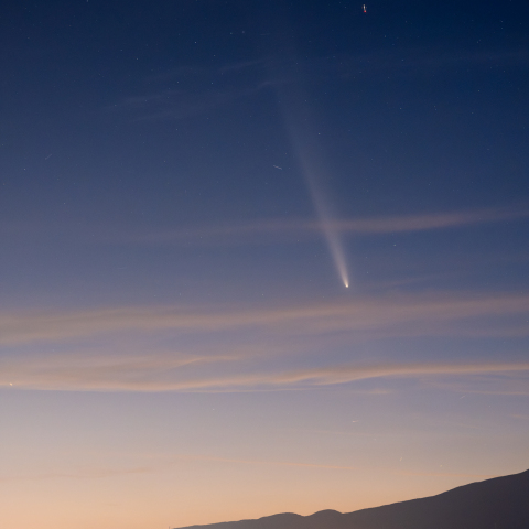 紫金山・アトラス彗星と御殿場の夜景
