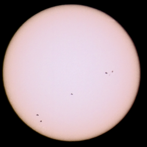 エンデバードッキング前のISS太陽面通過