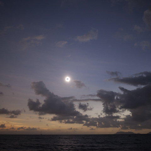 パームコーブビーチの皆既日食