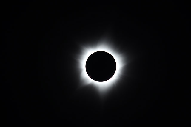 露出1/60秒の日食画像