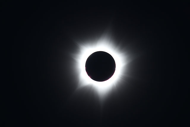 露出1/15秒の日食画像