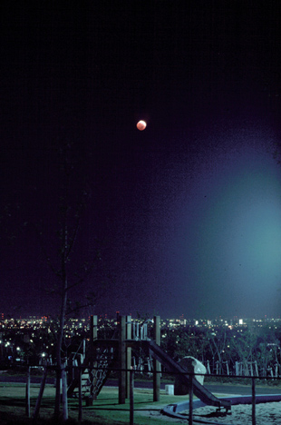 風景を取り入れた月食の撮影